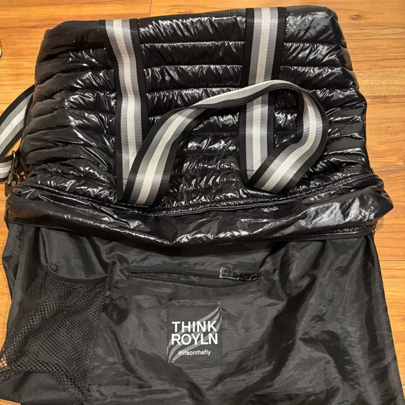 ROLYN BLACK TRAVEL BAG - Picture 4 of 8